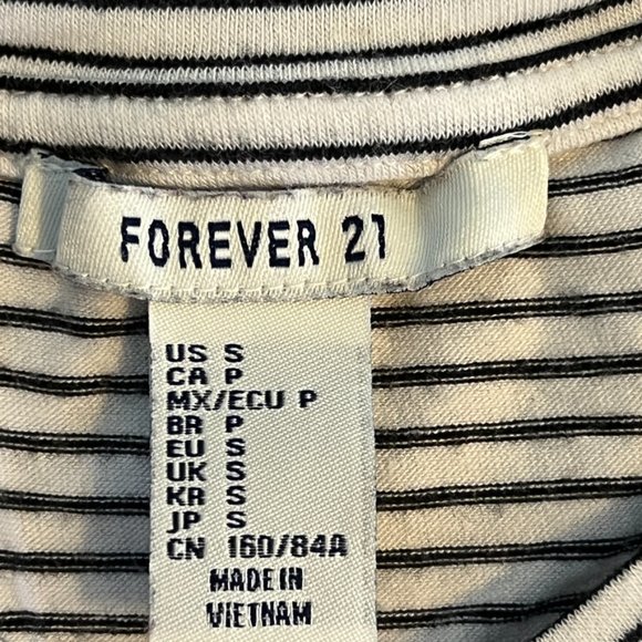 FOREVER 21 Influencer crew neck pullover t-shirt Size small EUC - Picture 5 of 7